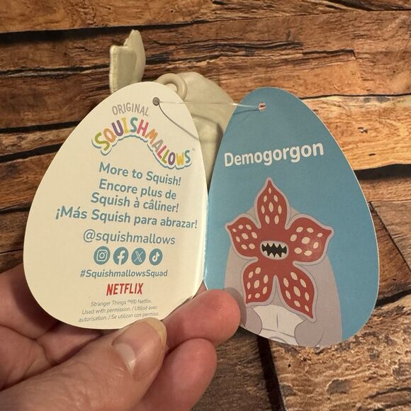 Stranger Things Demogorgon Squishmallows Plush 3.5" Backpack Clip-On Keychain - Picture 7 of 11